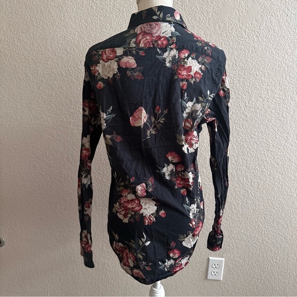 EXPRESS Extra Slim Top Black Floral Print Button Up Shirt Women's Size Medium - Picture 3 of 5